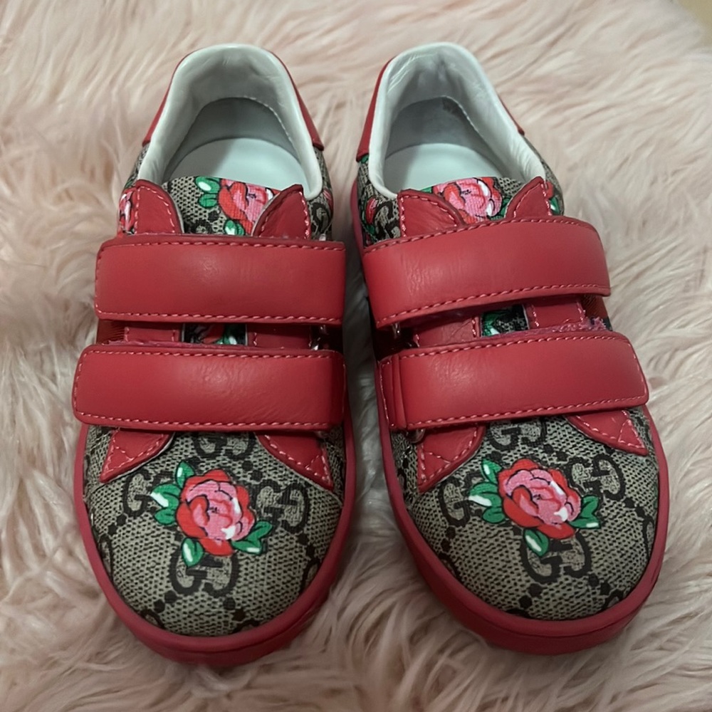 Gucci sneakers in good condition size 24